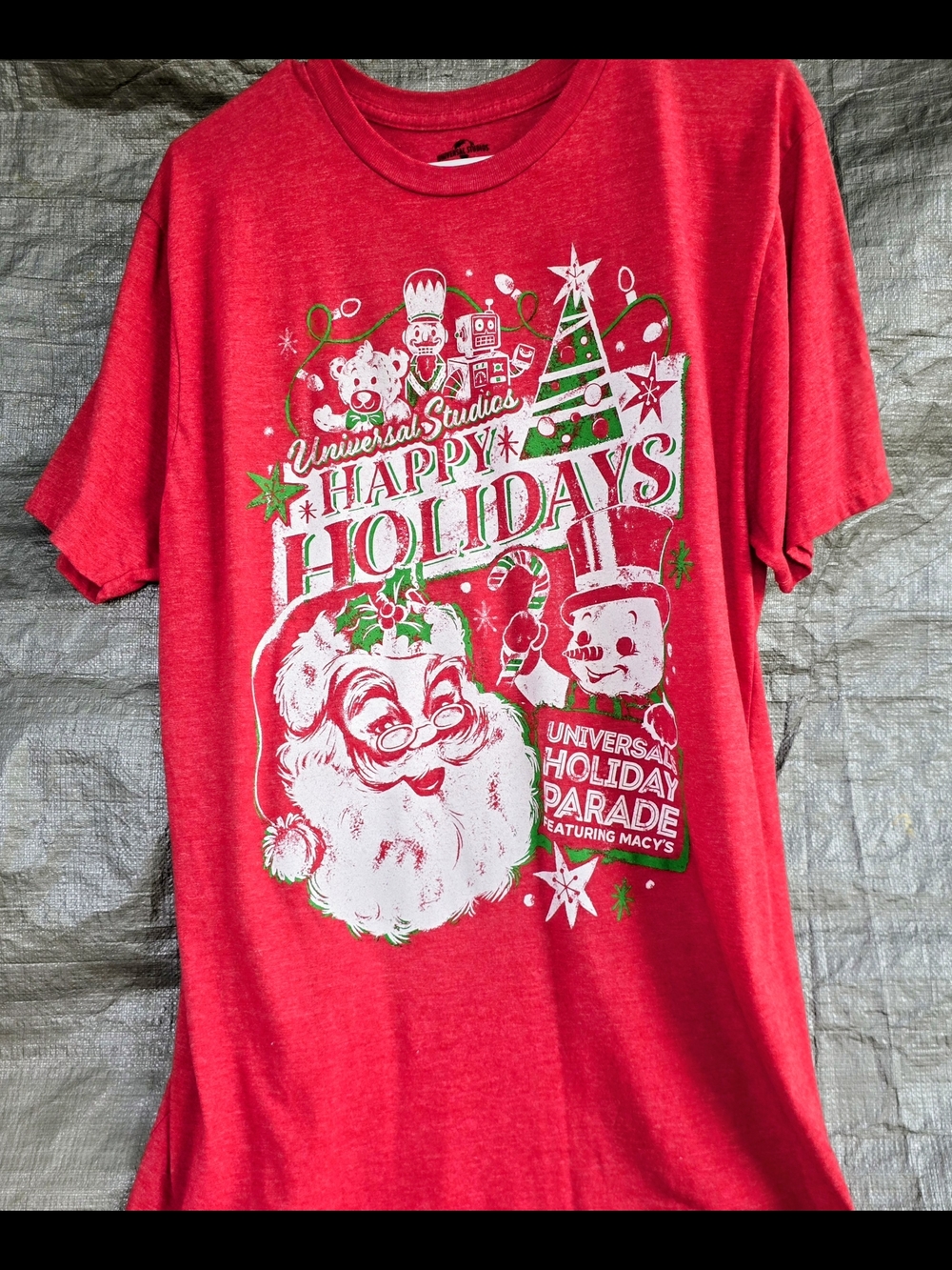 Universal Studios Red Holiday Parade Graphic T-Shirt with White & Green  Y2K